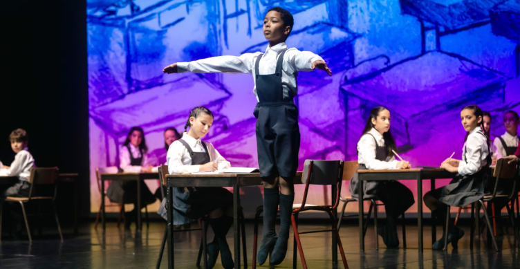 Aluno de Dança Clássica em palco